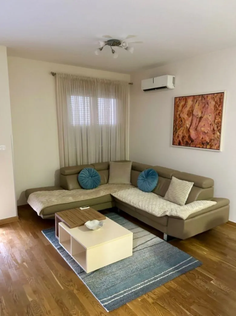 Izdavanje, dvosoban stan, 64m², City Kvart, Podgorica