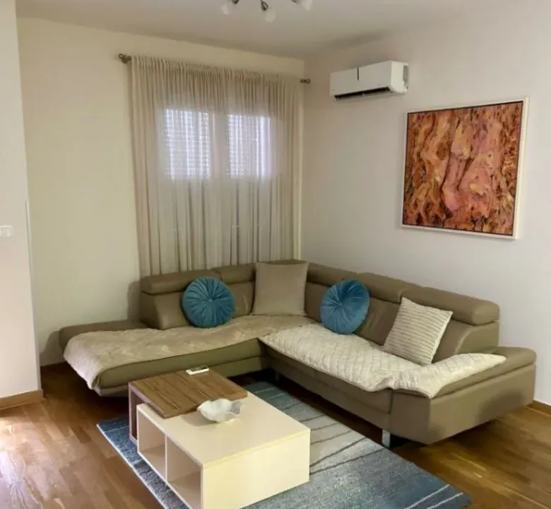 Izdavanje, dvosoban stan, 64m², City Kvart, Podgorica
