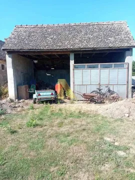 Pomoćni objekat sa dvorištem u izvornom stanju. - image 4