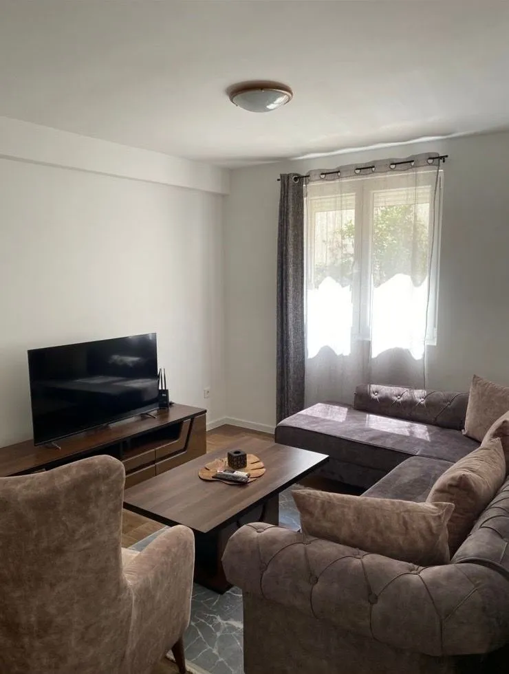 Izdavanje, jednosoban stan, 64m², Mažina, Tivat
