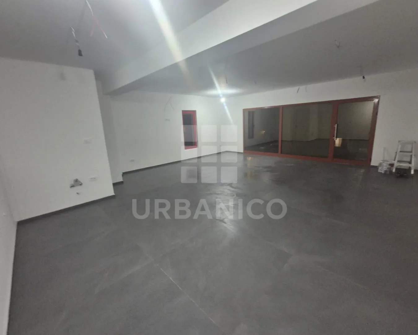 Izdavanje, poslovni prostor, 54m², Vezirov Most, Podgorica