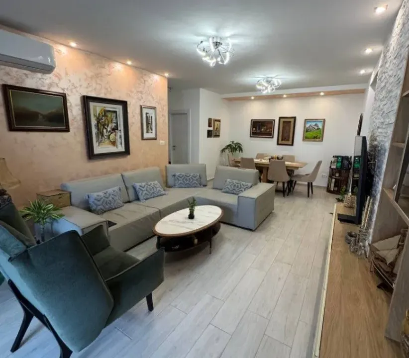 Prodaja, jednosoban stan, 81m², Dobrota, Kotor