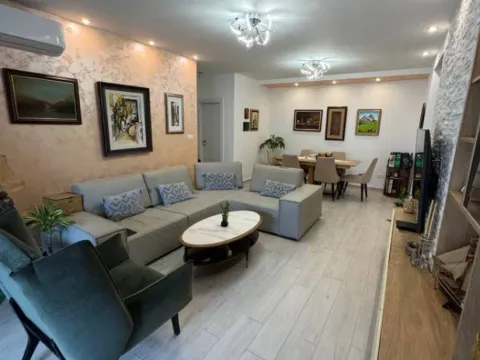 Prodaja, jednosoban stan, 81m², Dobrota, Kotor