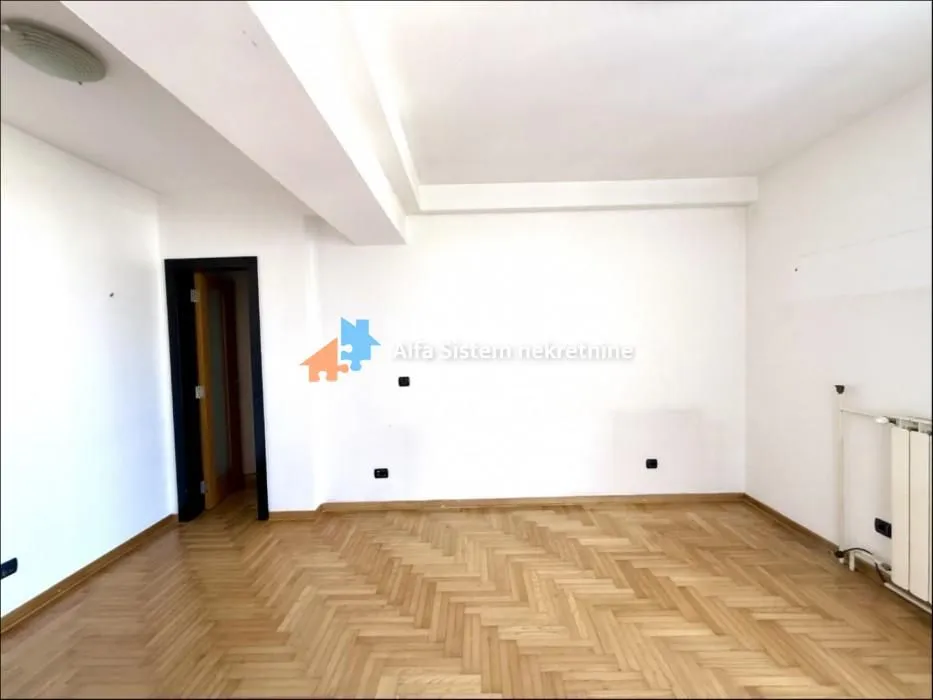 Izdavanje, stan, 207m², Kalenić Pijaca, Vračar Sve Podlokacije