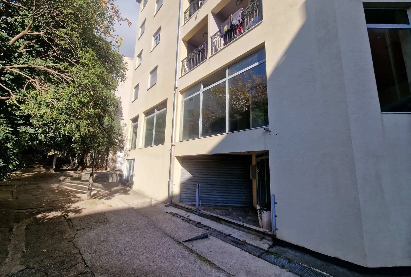 Rent, office space, 406m², Petrovac, Budva