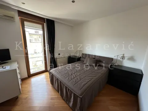 Izdavanje, četvorosoban stan, 118m², Vračar Hram, Vračar Sve Podlokacije - image 10