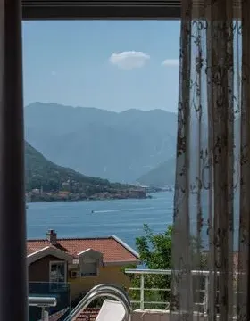 Rent, three bedroom apartment, 81m², Kotor, Crna Gora - image 2