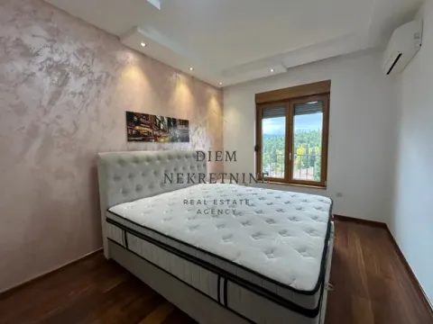 Izdavanje, četvorosoban stan, 130m², Centar, Podgorica - image 3