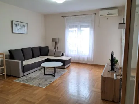 Rent, one bedroom apartment, 52m², Pobrežje, Podgorica - image 2