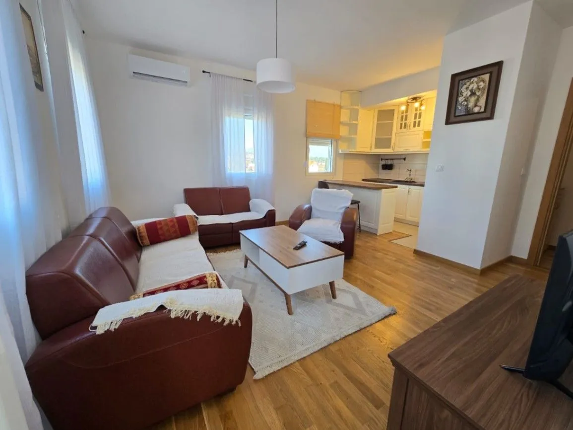 Izdavanje, dvosoban stan, 54m², Zabjelo, Podgorica