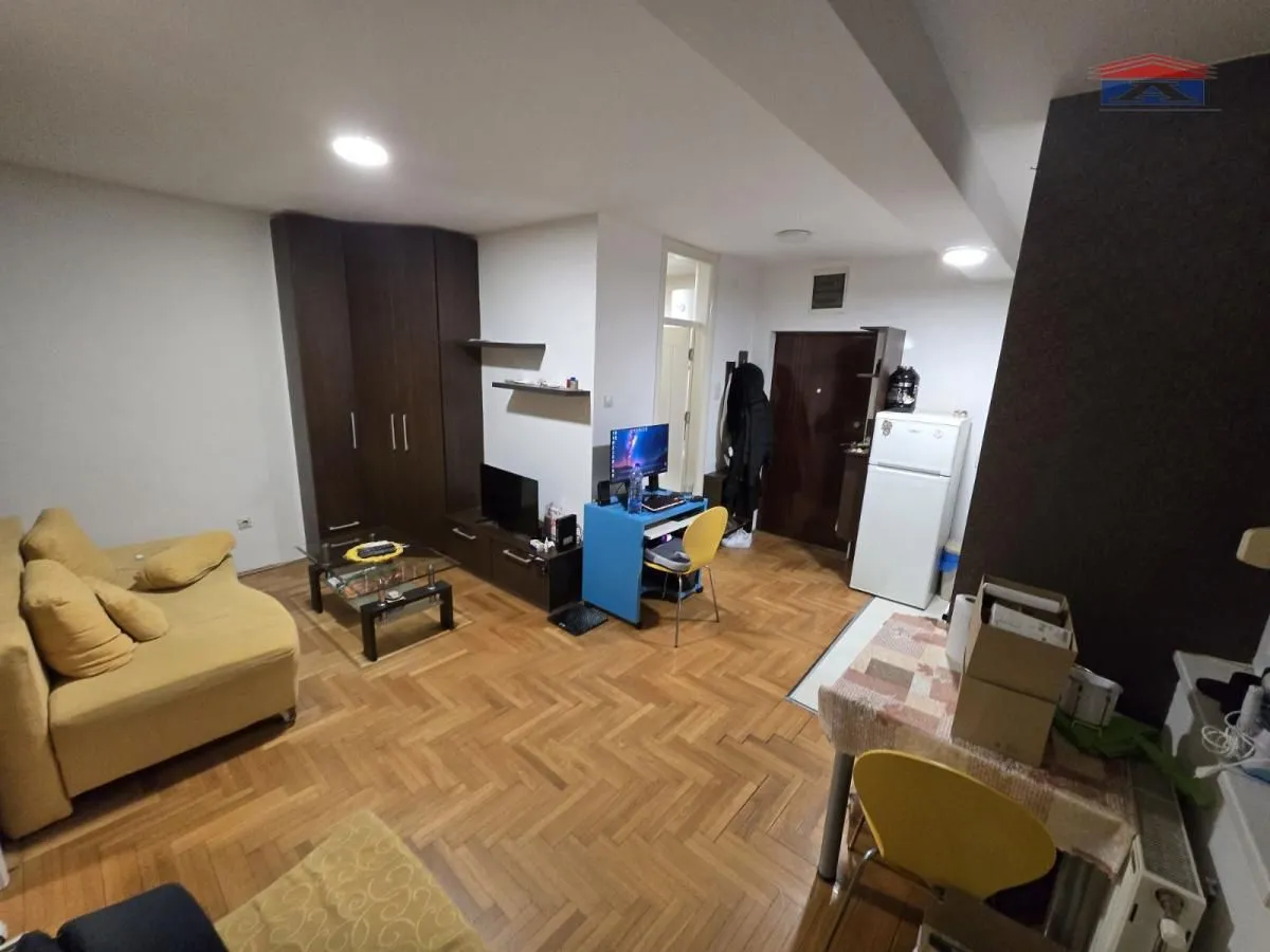 Izdavanje, jednosoban stan, 35m², Socijalno, Novi Sad Sve Podlokacije