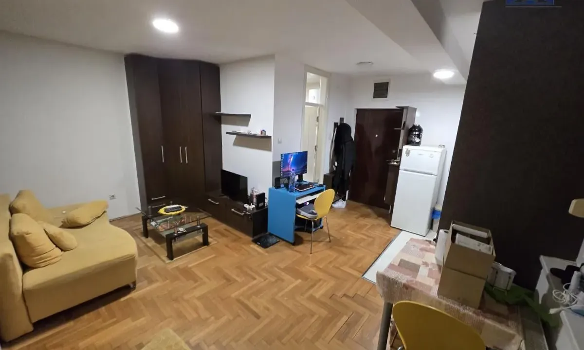 Izdavanje, jednosoban stan, 35m², Socijalno, Novi Sad Sve Podlokacije