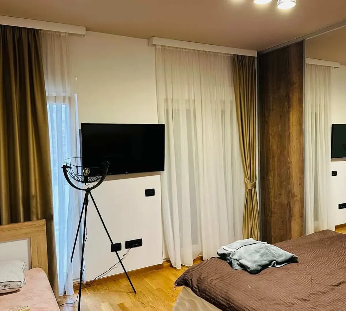 Izdavanje, dvosoban stan, 120m², City Kvart, Podgorica