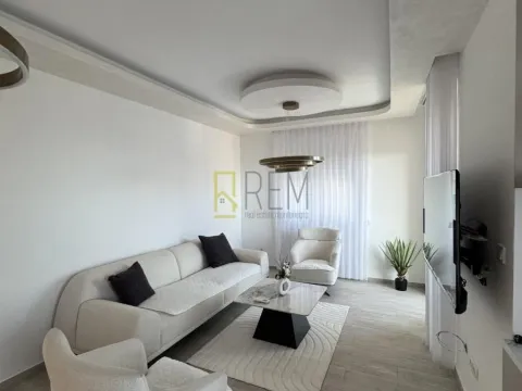 Sale, two bedroom apartment, 74m², Bečići, Budva - image 2