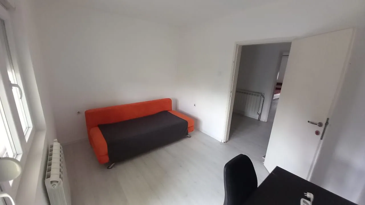 Izdavanje, kuća, 200m², Blok 9, Podgorica