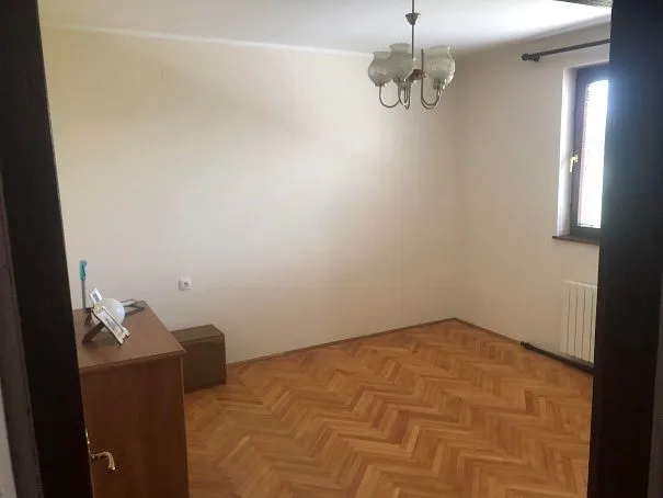 Izdavanje, kuća, 200m², Voždovac Sve Podlokacije, Beograd