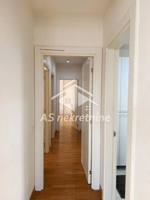 Izdavanje, četvorosoban stan, 157m², Savski Venac, Beograd