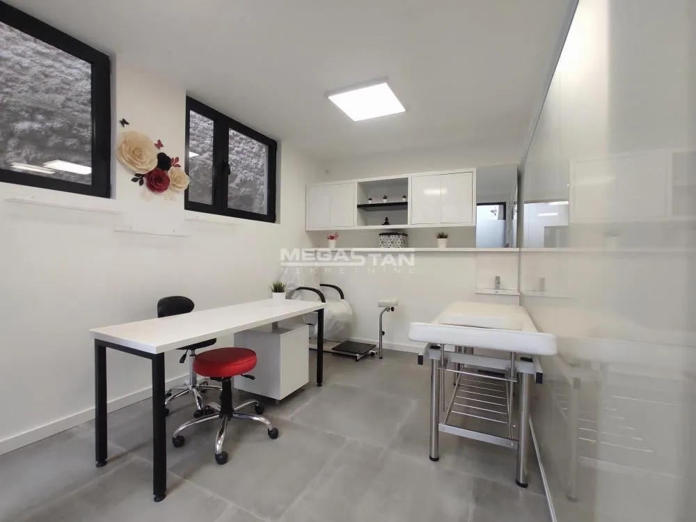 Izdavanje, poslovni prostor, 58m², Crveni Krst, Beograd