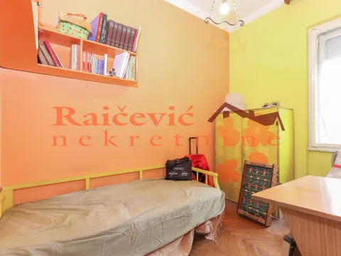 Sale, three bedroom apartment, 95m², Vračar, Šid - image 11