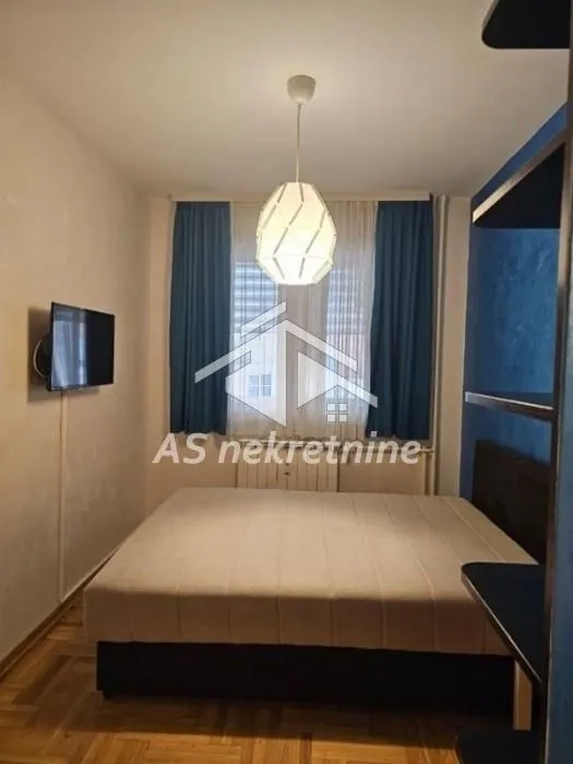 Izdavanje, četvorosoban stan, 96m², Vračar Sve Podlokacije, Beograd