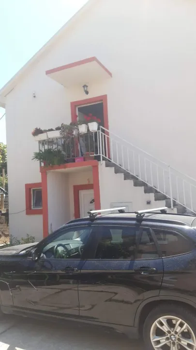 Izdavanje, trosoban stan, 100m², Bjeliši, Bar