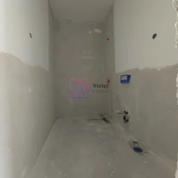 Prikaz prostorije u sivoj fazi izgradnje sa izvedenim instalacijama. - image 14