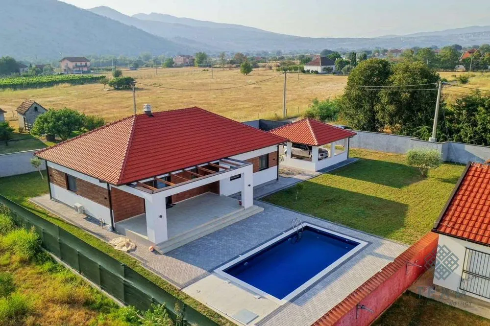 Prodaja, kuća, 200m², Donji Kokoti, Podgorica