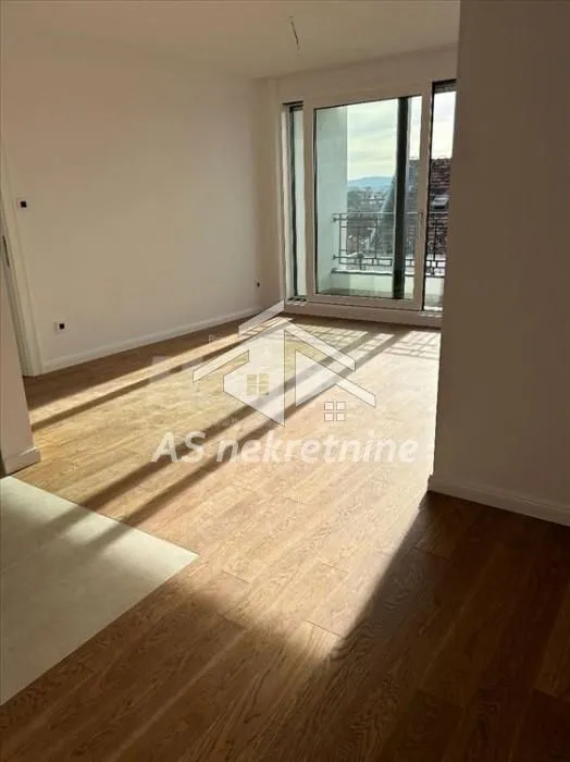 Izdavanje, trosoban stan, 71m², Čubura, Beograd