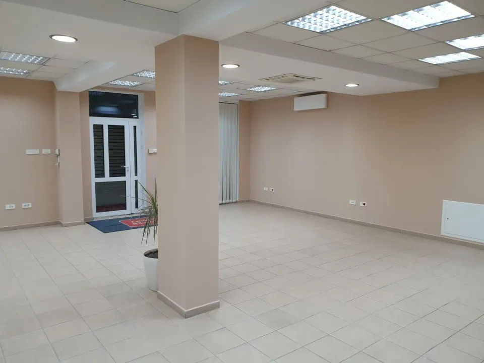 Rent, office space, 86m², Gornja Gorica, Podgorica