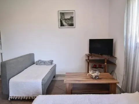 Rent, one bedroom apartment, 40m², Radanovići, Kotor