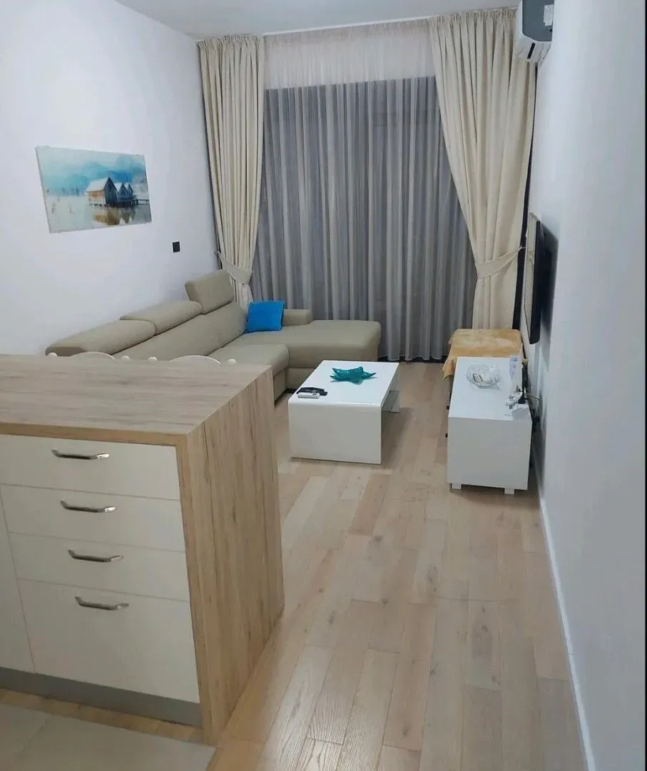 Izdavanje, jednosoban stan, 35m², Centar, Bar