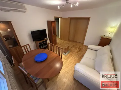 Izdavanje, dvosoban stan, 59m², Centar, Novi Sad