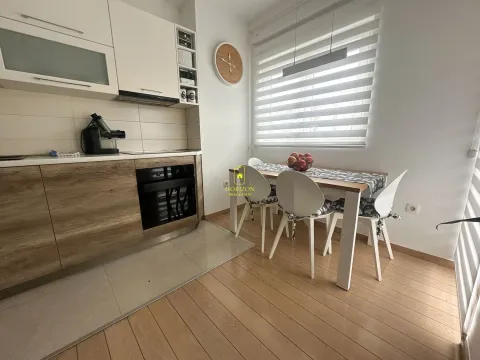 Prodaja, trosoban stan, 72m², City Kvart, Podgorica - image 12