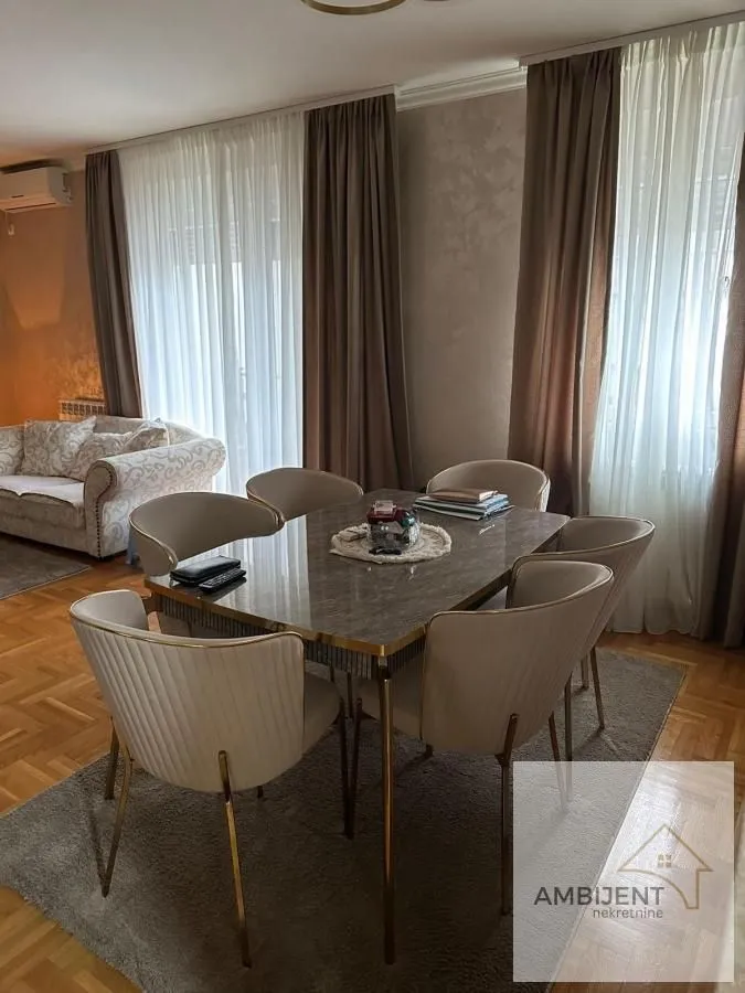 Prodaja, trosoban stan, 84m², Centar, Stara Pazova