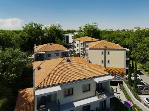 Pogled iz vazduha na moderne stambene zgrade sa uređenim dvorištem. - image 3