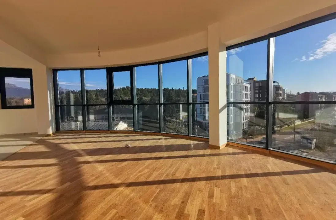 Izdavanje, trosoban stan, 117m², Zagorič, Podgorica