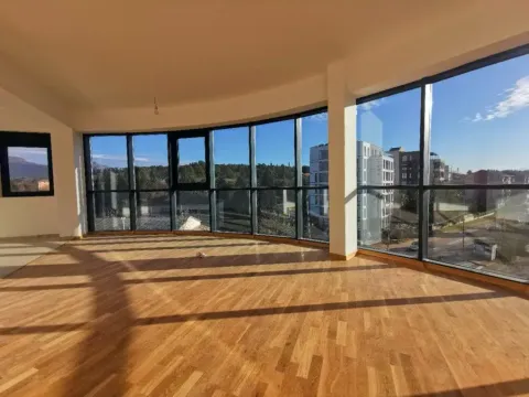 Izdavanje, trosoban stan, 117m², Zagorič, Podgorica - image 1