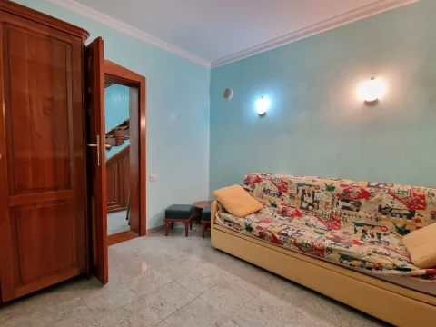 Izdavanje, trosoban stan, 100m², Budva, Crna Gora - image 12