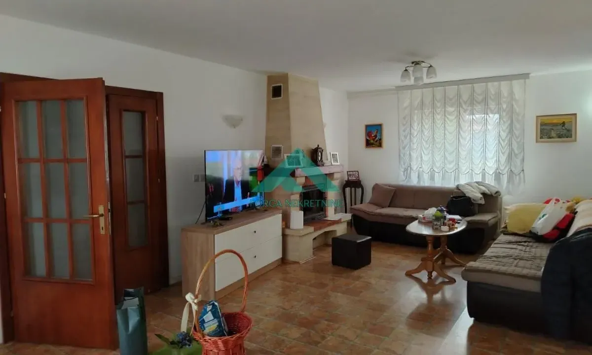 Prodaja, kuća, 286m², Kaludjerica, Grocka