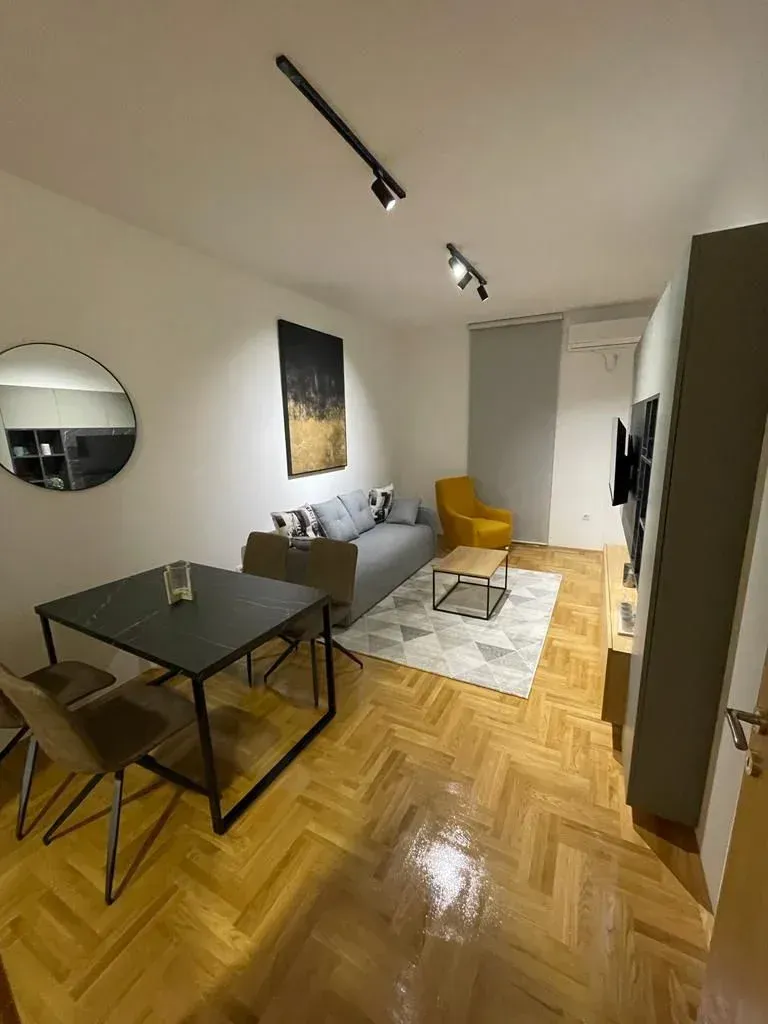 Izdavanje, stan, 50m², Tivat, Crna Gora