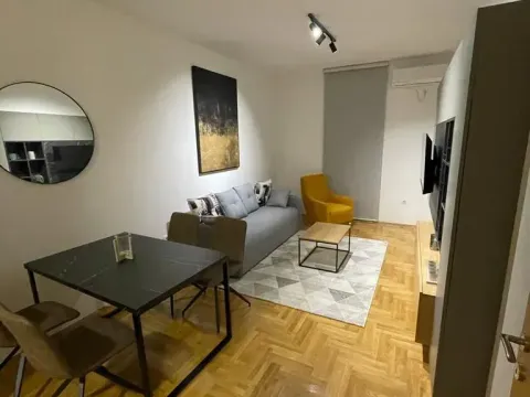 Izdavanje, stan, 50m², Tivat, Crna Gora - image 1