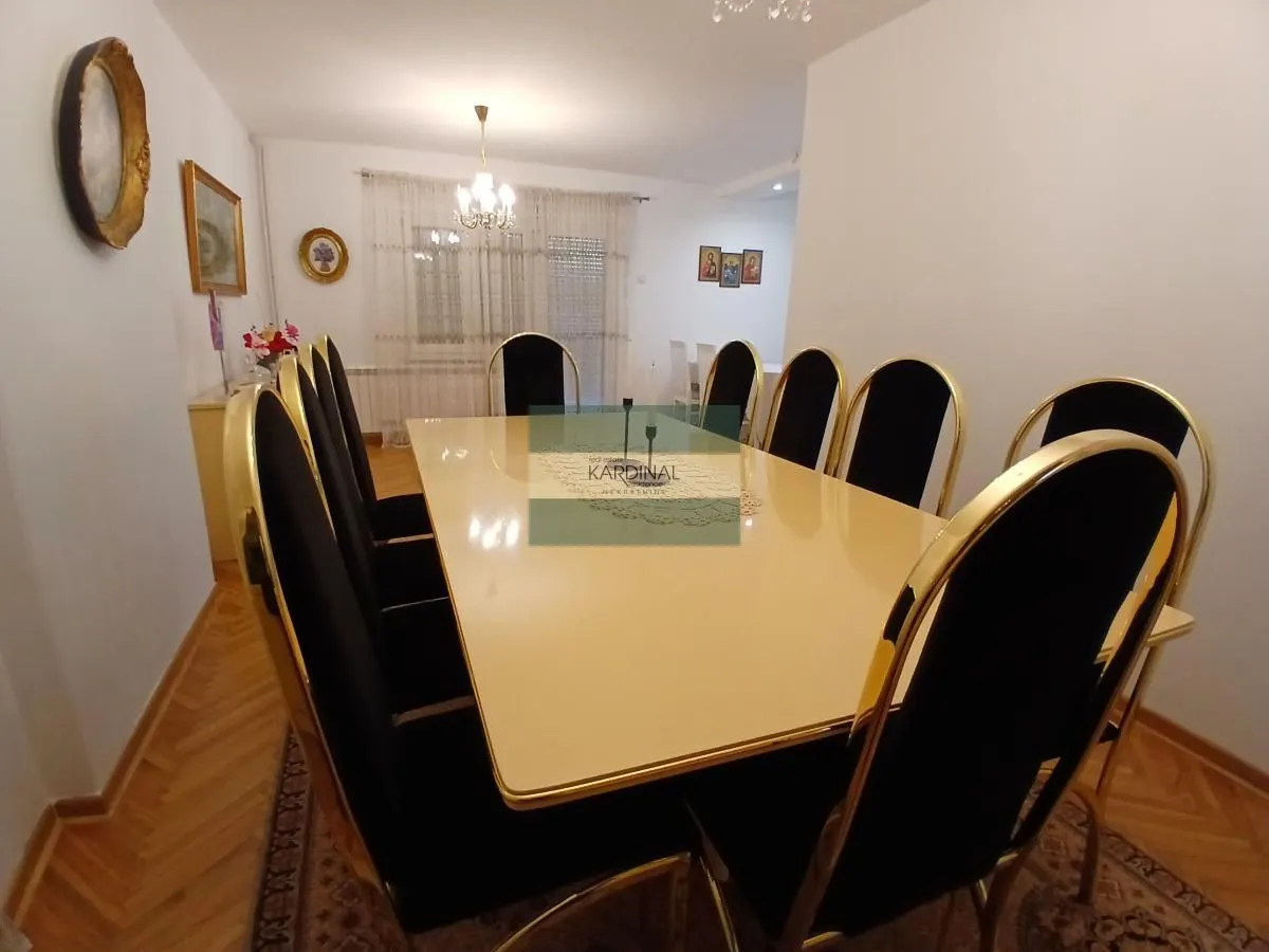 Prodaja, kuća, 379m², Trnava, Jagodina