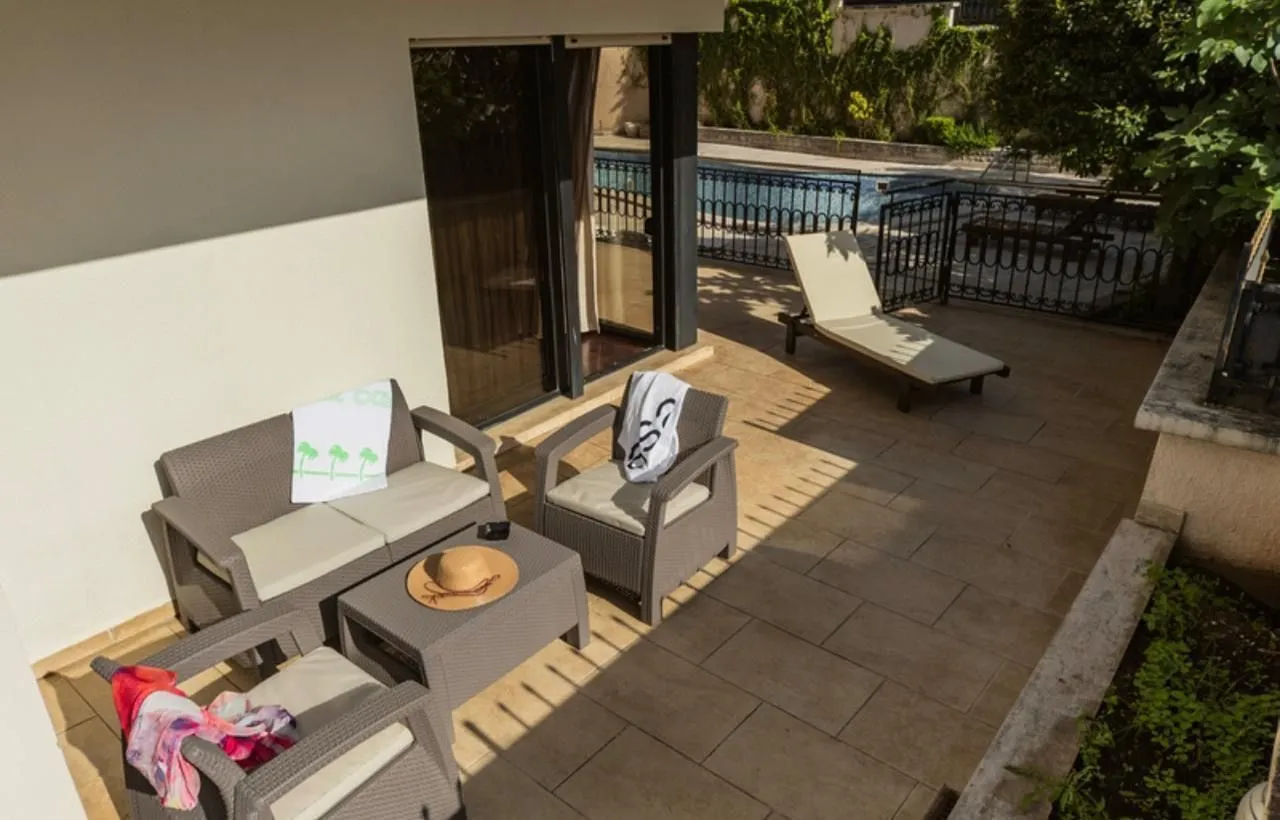 Rent, three bedroom apartment, 170m², Dobrota, Kotor