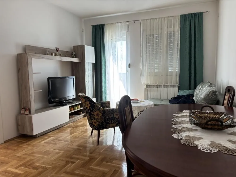 Izdavanje, jednosoban stan, 42m², Altina, Beograd