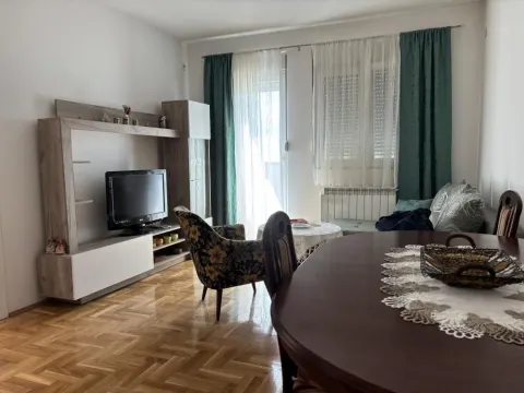 Izdavanje, jednosoban stan, 42m², Altina, Beograd - image 1