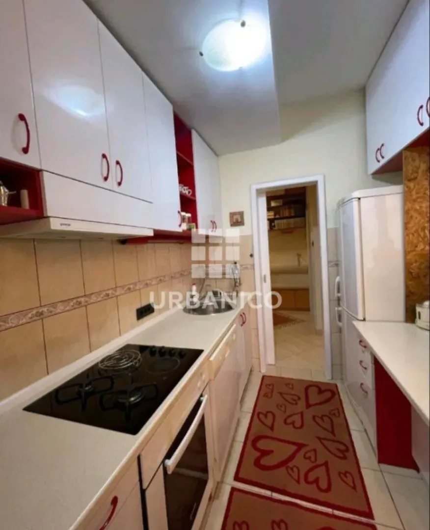 Izdavanje, dvosoban stan, 76m², Centar, Podgorica