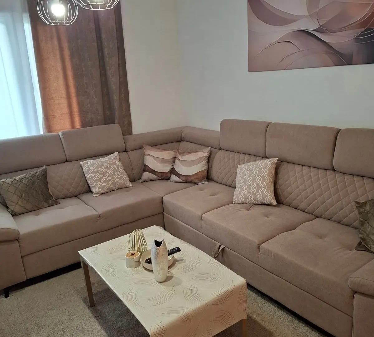 Izdavanje, dvosoban stan, 75m², Škaljari, Kotor