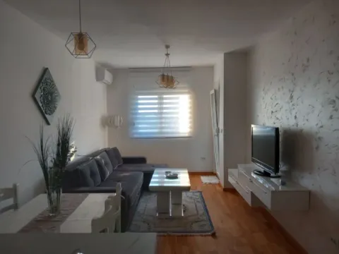 Izdavanje, jednosoban stan, 51m², Stari Aerodrom, Podgorica