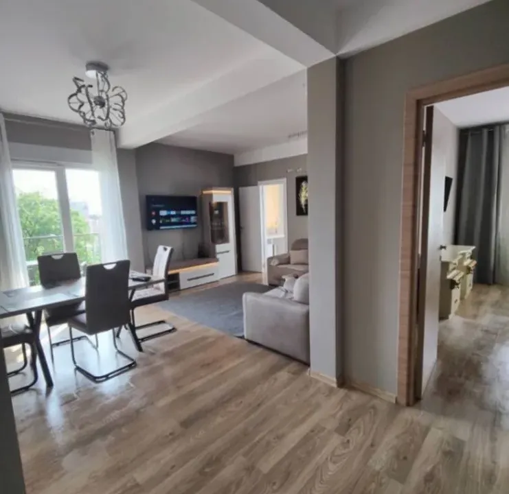 Izdavanje, dvosoban stan, 75m², Bečići, Budva