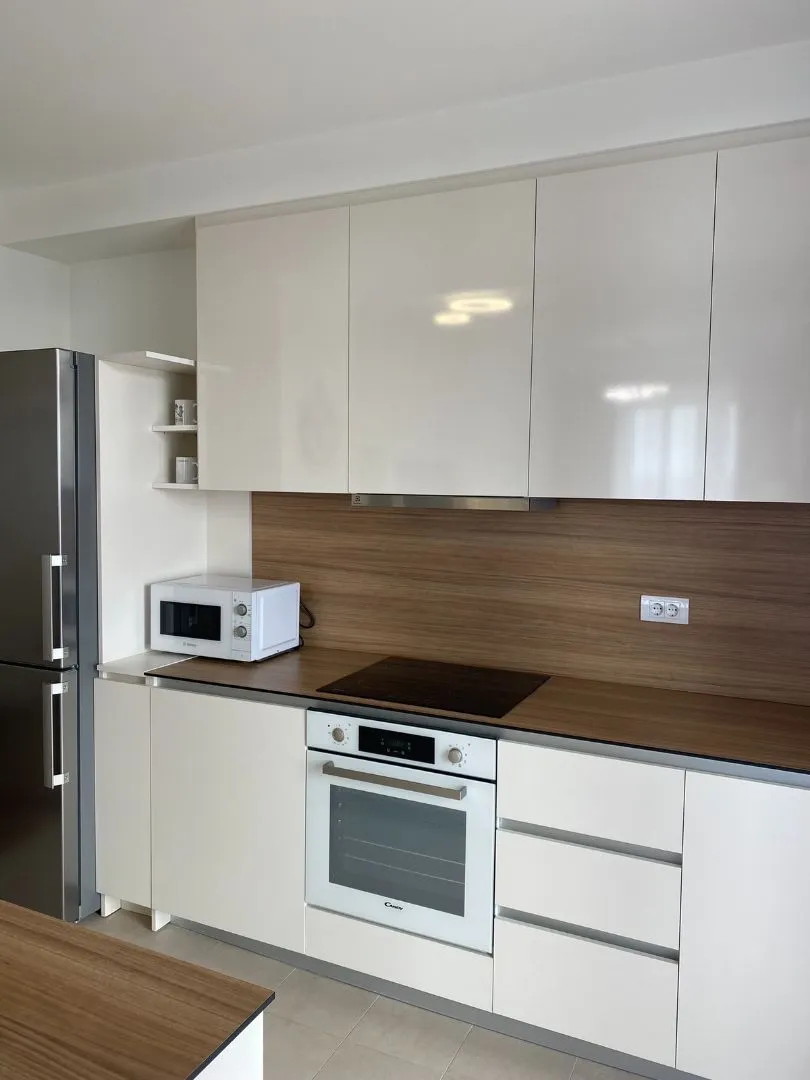 Izdavanje, trosoban stan, 121m², Savski Venac, Beograd